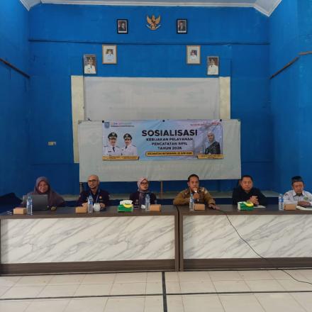 GELAR SOSIALISASI DI MATARAMAN, DISDUKCAPIL BANJAR BANGUN SINERGI LINTAS SEKTORAL ADMINDUK